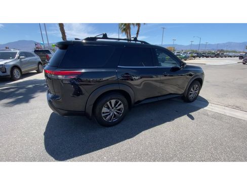 Used 2022 Nissan Pathfinder SV FWD image 8
