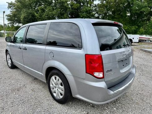 Used 2019 Dodge Grand Caravan SE w/ UConnect Hands-Free Group FWD image 7