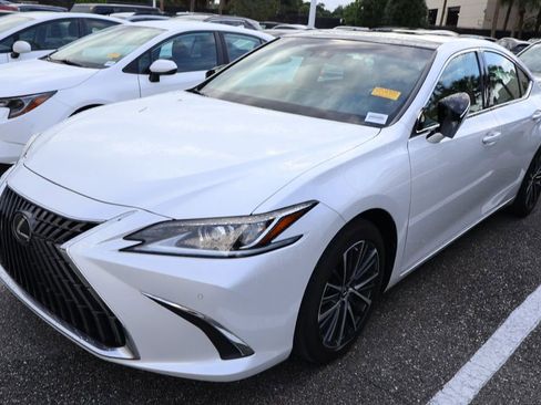 Used 2022 Lexus ES 350 w/ Premium Package FWD image 2