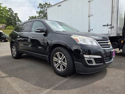 Used 2017 Chevrolet Traverse LT FWD image 1