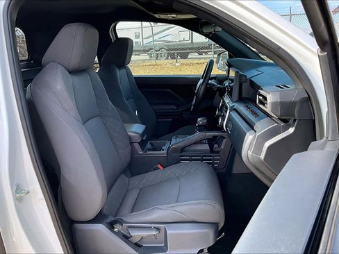 Used 2024 Toyota Tacoma SR image 9