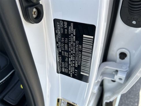 New 2025 Hyundai Venue Limited image 31