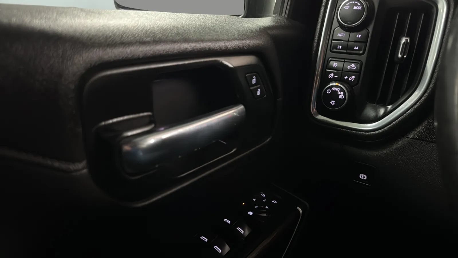 Used 2020 Chevrolet Silverado 1500 RST AWD/4WD image 16