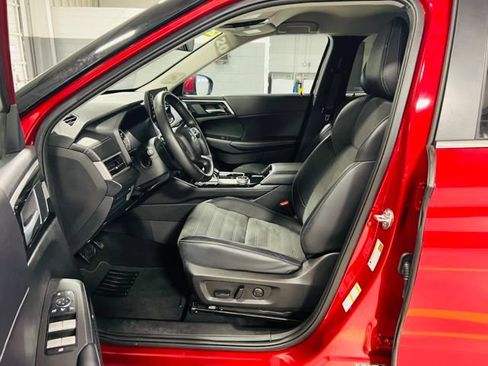 Used 2025 Mitsubishi Outlander SE FWD image 25