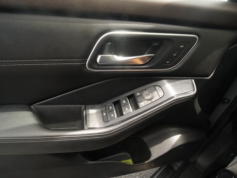 Used 2022 Nissan Rogue Platinum w/ Head-Up Display Package FWD image 11