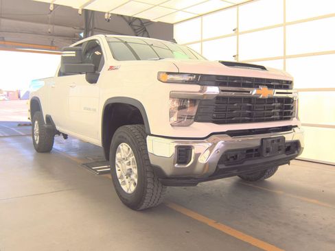 Used 2024 Chevrolet Silverado 2500 LT image 5