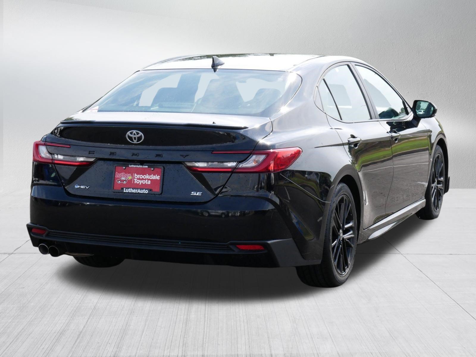 Certified 2025 Toyota Camry SE FWD image 6