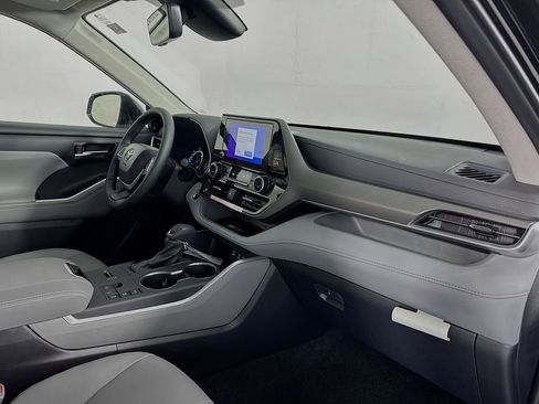 New 2026 Toyota Highlander XLE image 30