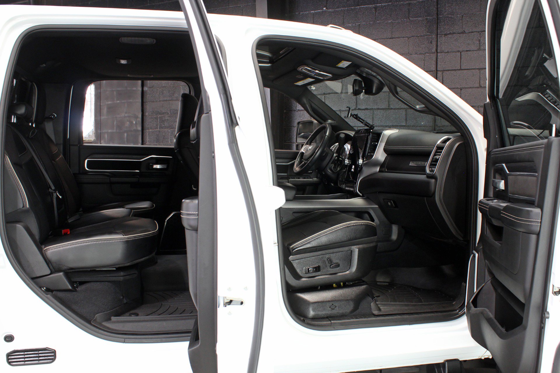 Used 2024 RAM 2500 Laramie w/ Night Edition AWD/4WD image 42