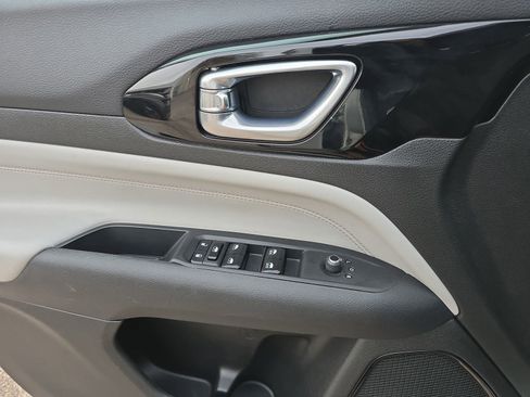 Used 2024 Jeep Compass Limited image 30