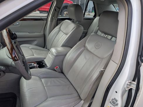 Used 2011 Cadillac DTS Premium image 13