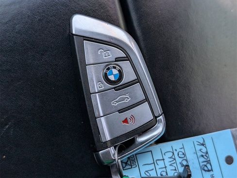 Used 2017 BMW 750i image 33