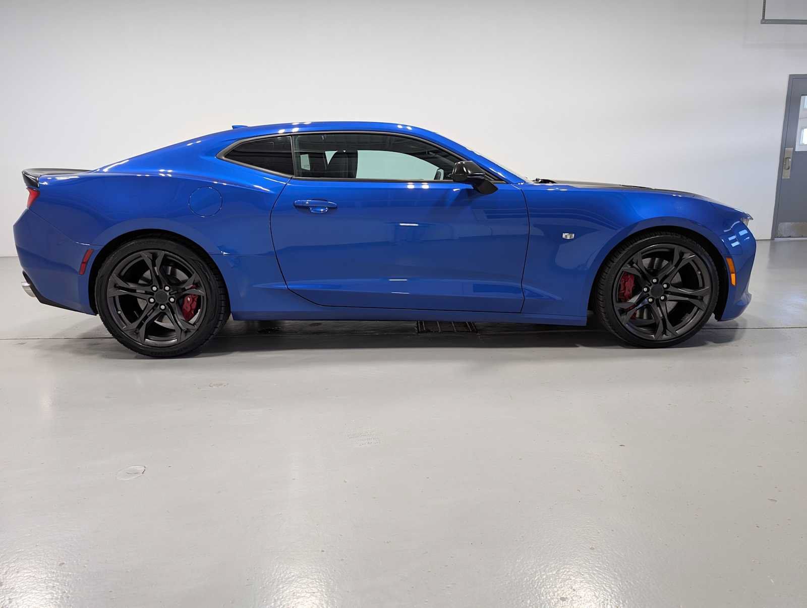 Used 2018 Chevrolet Camaro SS RWD image 6