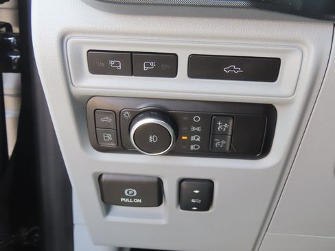 Used 2023 Ford F150 Limited AWD/4WD image 27