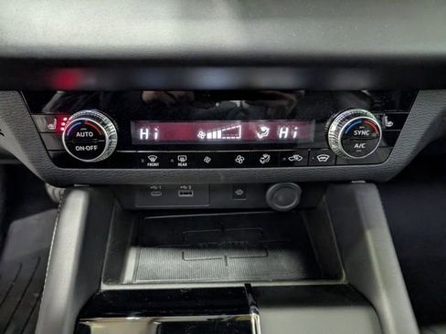 Used 2023 Mitsubishi Outlander 4WD Plug-In Hybrid image 23