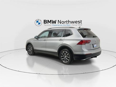 Used 2021 Volkswagen Tiguan SE w/ Panoramic Sunroof Package image 12