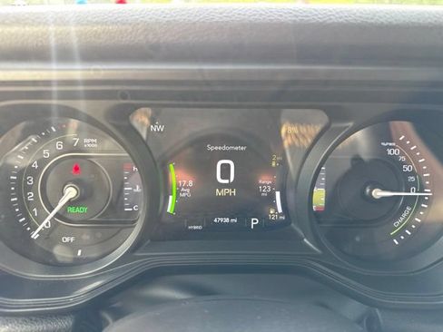 Used 2024 Jeep Wrangler Unlimited AWD/4WD image 15
