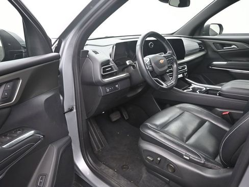 Used 2024 Chevrolet Traverse LT FWD image 9
