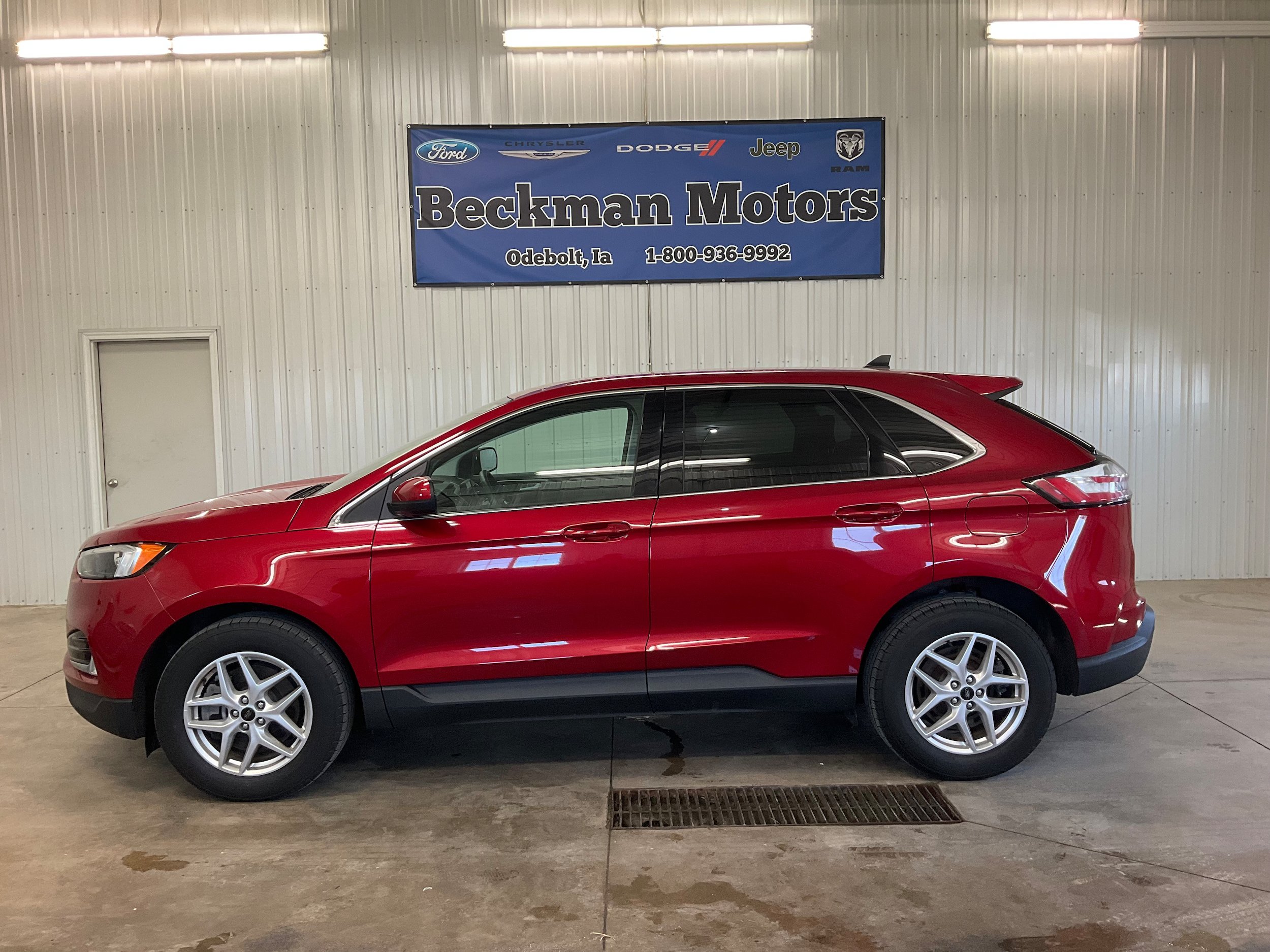 Used 2024 Ford Edge SEL w/ Convenience Package AWD/4WD image 2