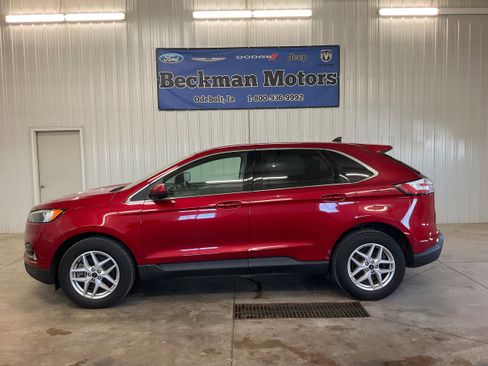Used 2024 Ford Edge SEL w/ Convenience Package AWD/4WD image 2