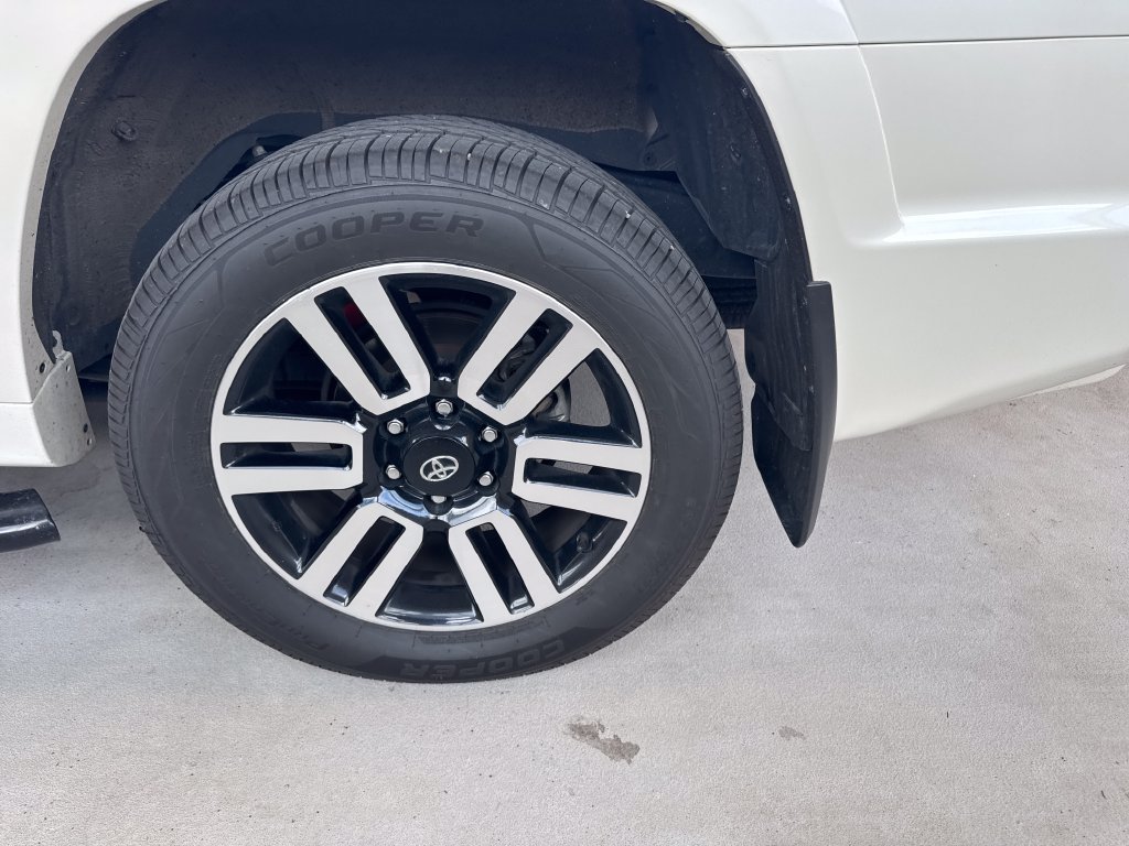 Used 2022 Toyota 4Runner Limited AWD/4WD image 15
