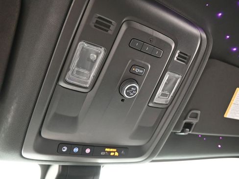 Used 2021 Chevrolet Suburban LT image 21