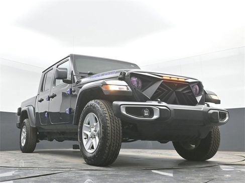 Used 2022 Jeep Gladiator Sport image 38