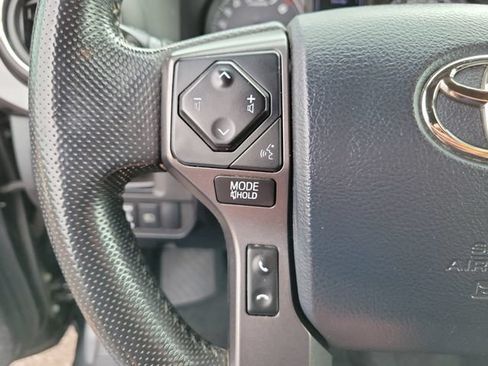 Used 2019 Toyota Tacoma TRD Sport AWD/4WD image 12