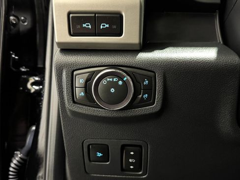 Used 2022 Ford F350 Lariat w/ Black Appearance Package image 29