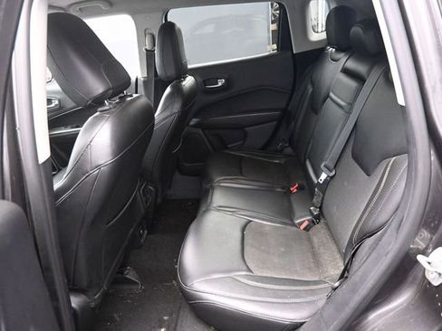 Used 2018 Jeep Compass Latitude FWD image 29