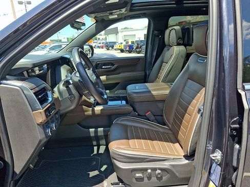 Used 2025 GMC Yukon XL Denali Ultimate AWD/4WD image 10