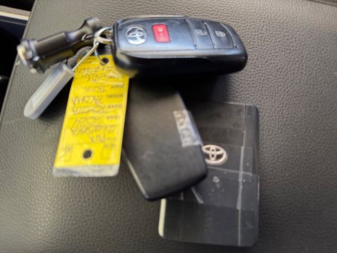 Certified 2024 Toyota Tacoma SR5 image 31