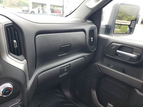 Used 2024 GMC Sierra 3500 Pro w/ Convenience Package image 26