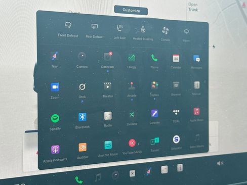 Used 2022 Tesla Model Y Long Range image 27