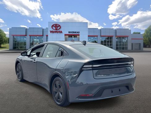 Used 2024 Toyota Prius Prime SE image 5