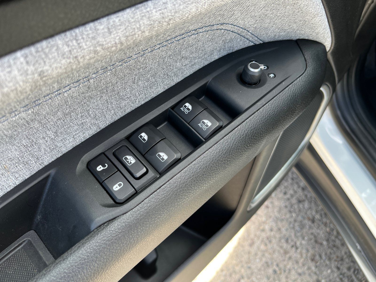 Used 2023 Jeep Compass Latitude AWD/4WD image 15