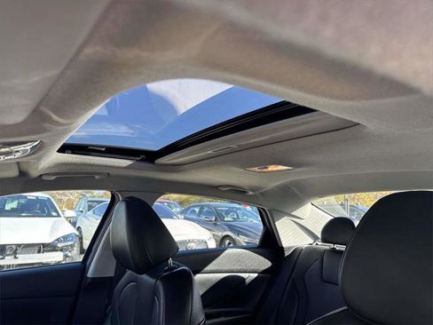 Used 2022 Hyundai Elantra Limited image 20