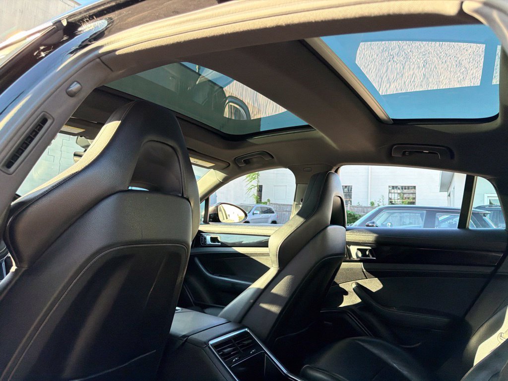 Used 2018 Porsche Panamera RWD image 26