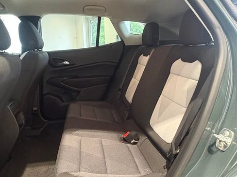 Used 2025 Chevrolet Trax LS w/ LS Convenience Package FWD image 17
