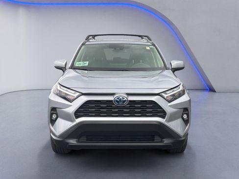 Used 2023 Toyota RAV4 XLE Premium image 9