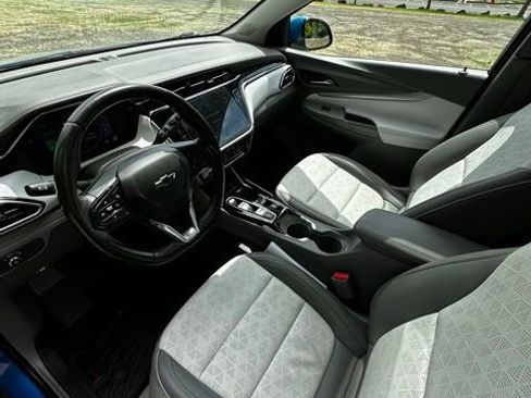 Used 2023 Chevrolet Bolt EUV Premier w/ Sun & Sound Package FWD image 14