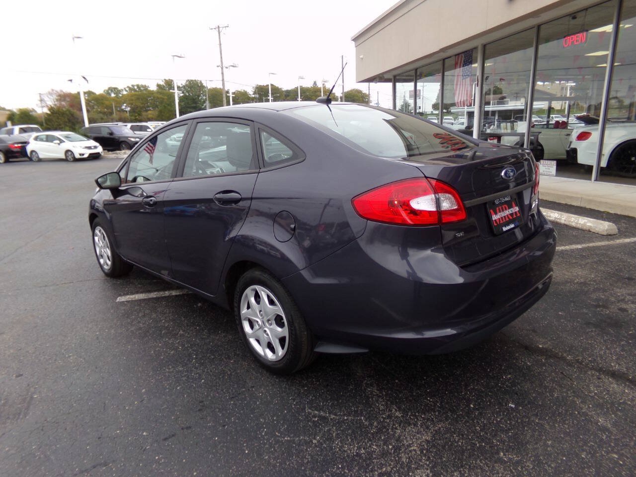 Used 2012 Ford Fiesta SE FWD image 2