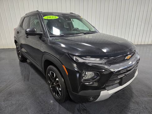Used 2023 Chevrolet TrailBlazer LT w/ Convenience Package AWD/4WD image 2