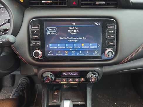 Used 2022 Nissan Kicks SR w/ Interior Electronics Package FWD image 8