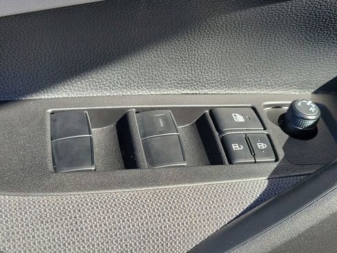 Used 2025 Toyota Corolla LE image 29