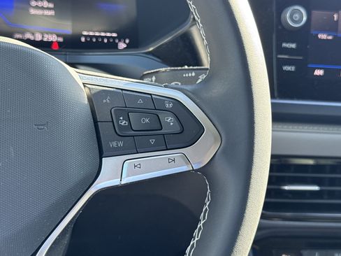 Used 2024 Volkswagen Taos SE image 15