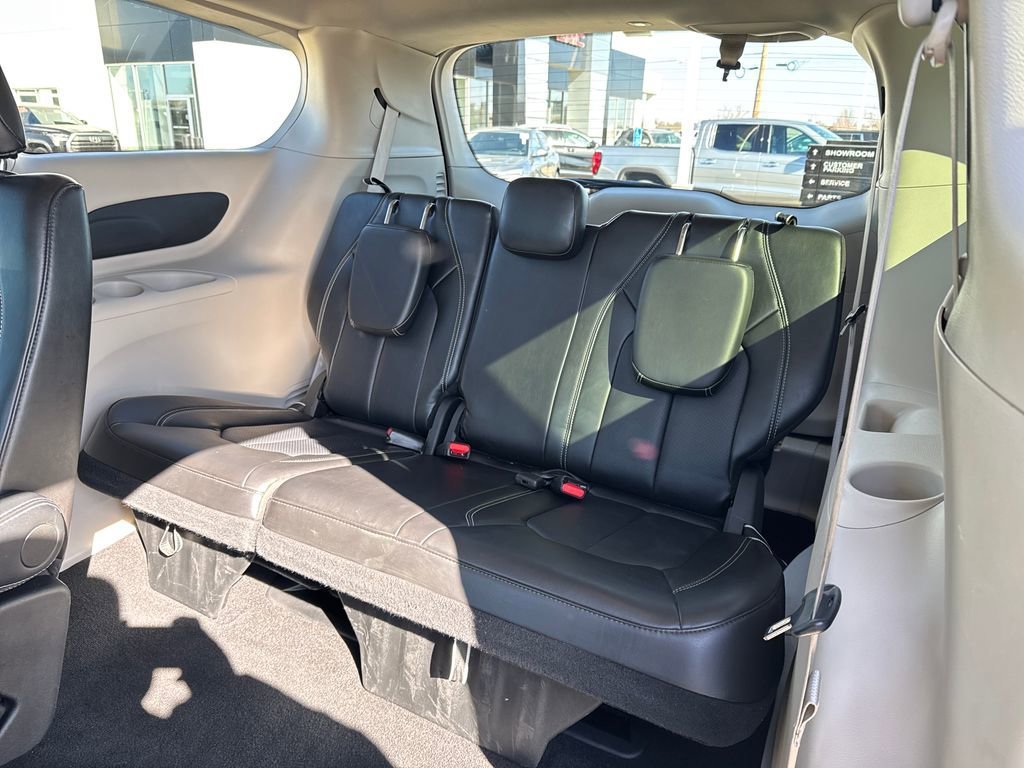 Used 2024 Chrysler Pacifica Touring-L FWD image 30