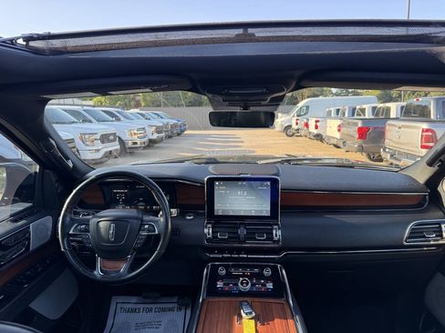 Used 2019 Lincoln Navigator Reserve AWD/4WD image 20
