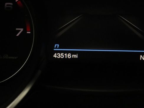 Used 2023 Alfa Romeo Stelvio Ti image 15