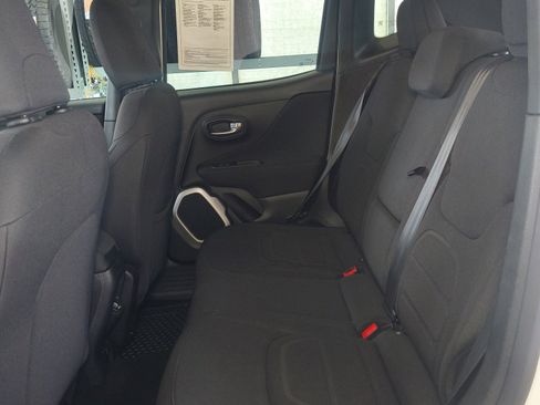 Used 2018 Jeep Renegade Latitude w/ Cold Weather Group image 24